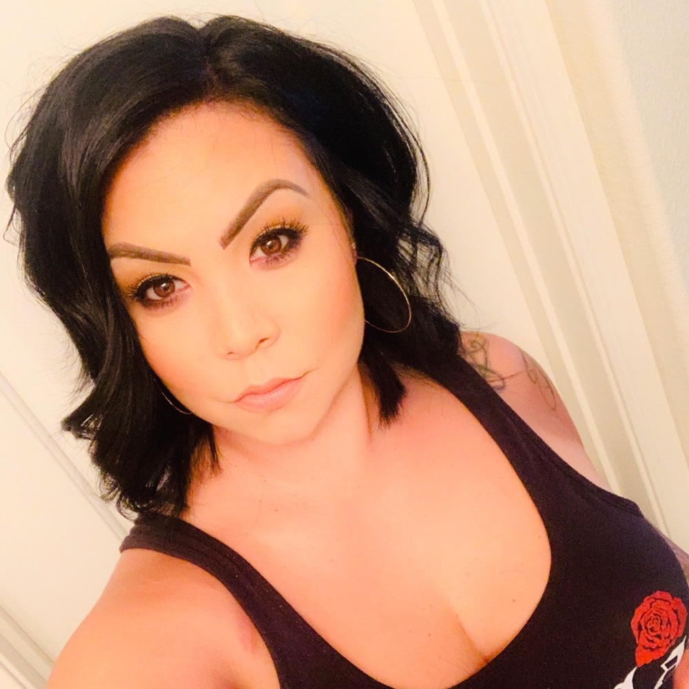 Be unique, stay creative & daring 🖤